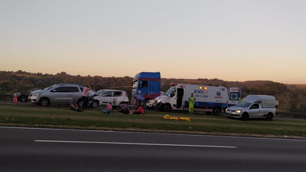Foto 5 de 10 — Grave acidente na rodovia Washington Luís deixa 5 feridos na região de Araraquara
